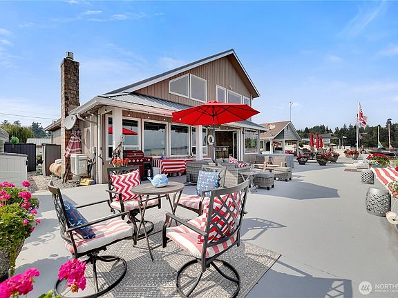 4th image of 4019 Priest Point Drive NE
