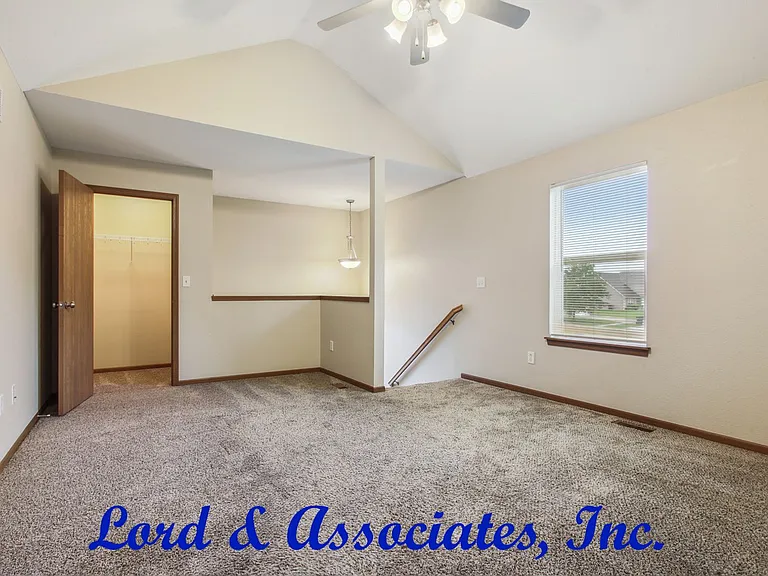 1210 NW Willow Dr — Photo 8