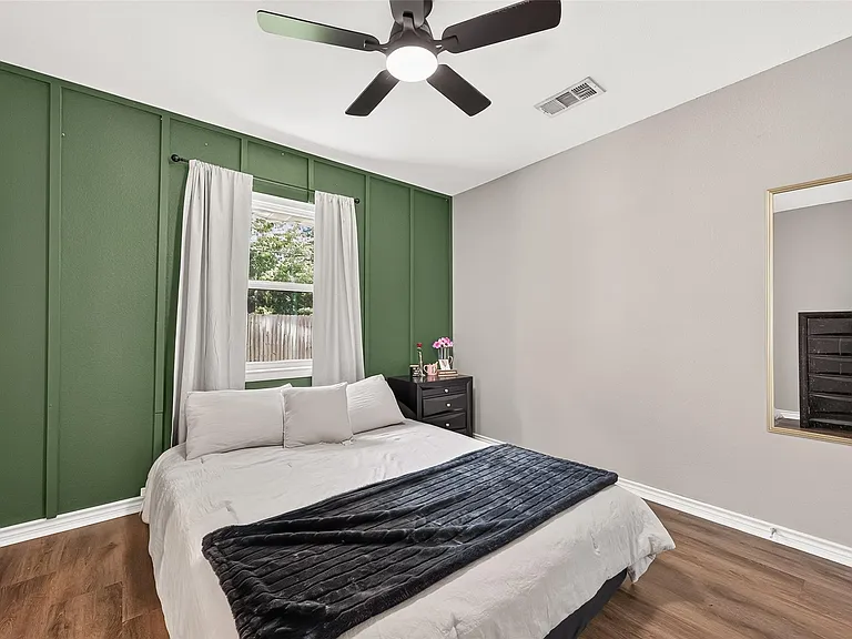 1005 Avenue D — Photo 32