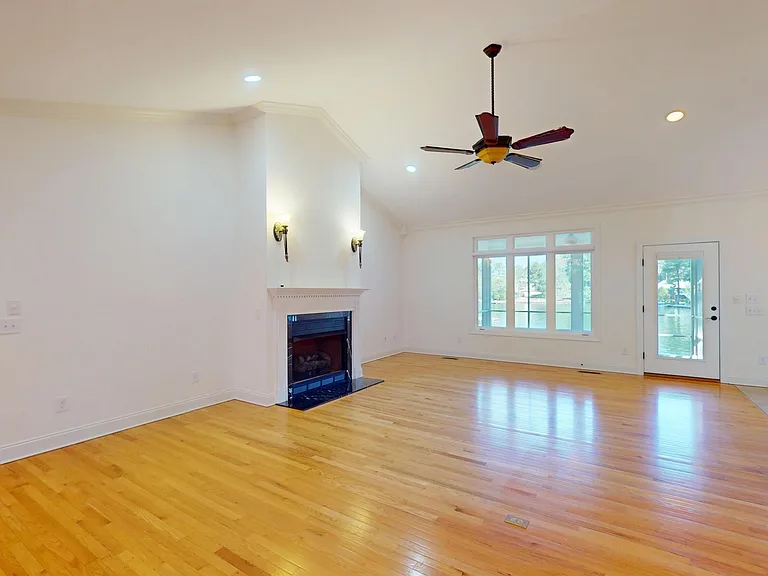 110 Josephs Point — Photo 7