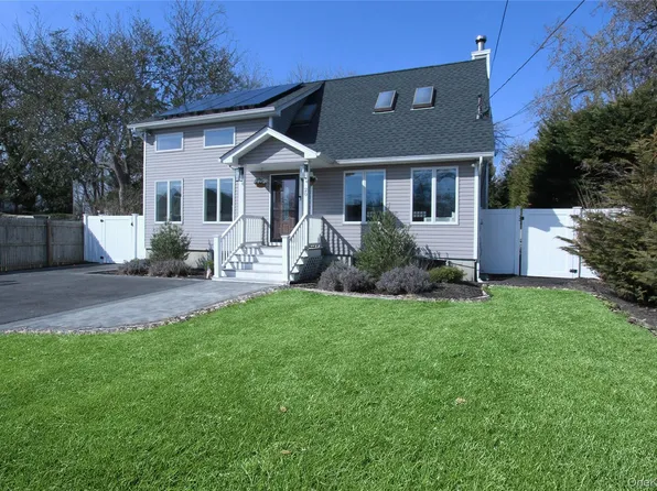 20 Lincoln Boulevard, East Moriches, NY 11940