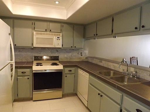 3rd image of 505 W 5th St APT 212