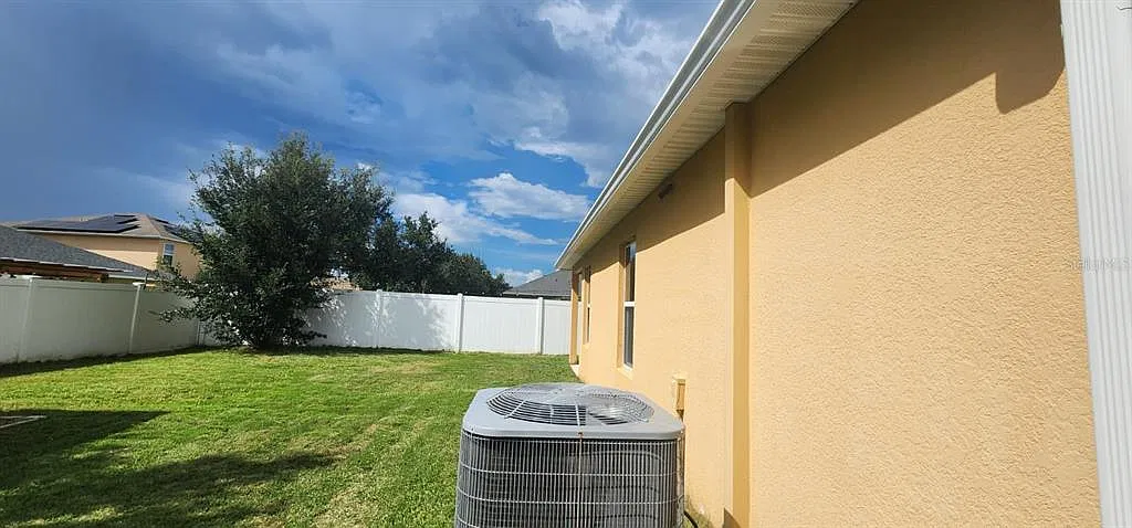 3 bed, 2.0 bath, 1760 sqft, $2,400 — Photo 3