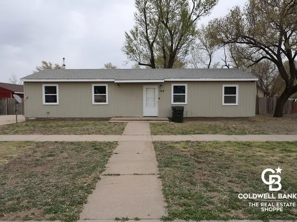 104 S 3rd St, Garden City, KS 67846