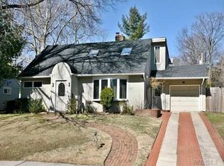 29 Wakefield Ave, Port Washington, NY 11050