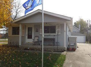 921 Country Club Rd, Lake Zurich, IL 60047