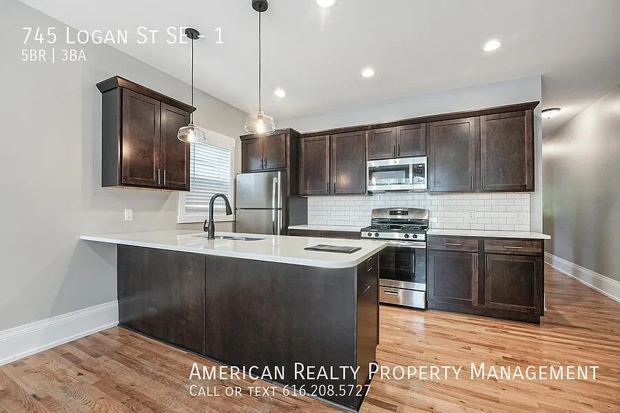 5 bed, 2250 sqft, $3,100 — Photo 3