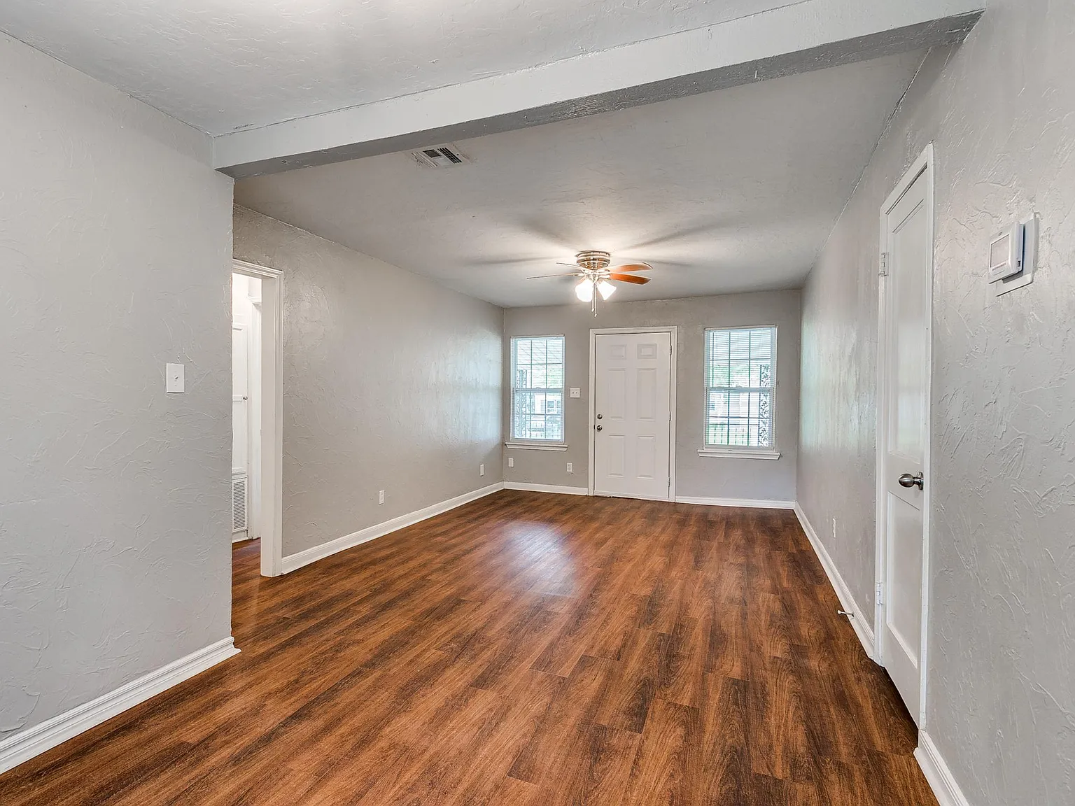 213 W Jacobs Drive — Photo 3