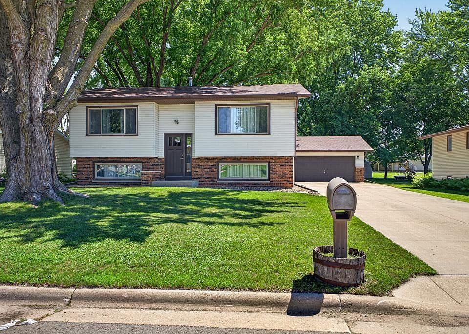 1st image of 306 4th Ave NE