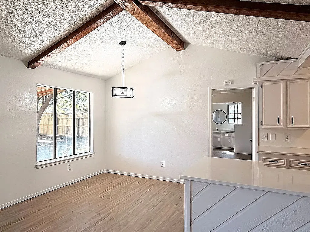 3 bed, 1402 sqft, $1,700 — Photo 3