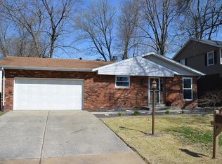 1501 Potomac Dr, Belleville, IL 62221