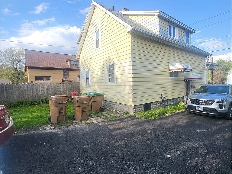 1368 Harlem Rd — Photo 3