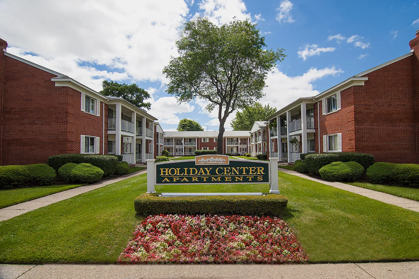 Holiday Center Apartments — Photo 1