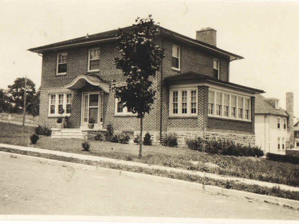 This photo from 1923