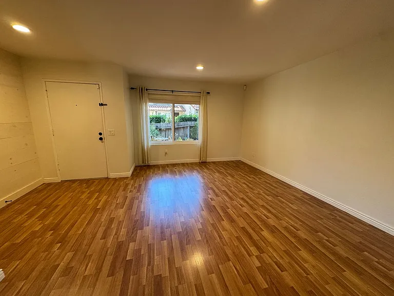 27572 Rondell St — Photo 11