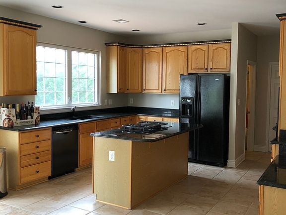 4th image of 43270 Meadowood Ct
