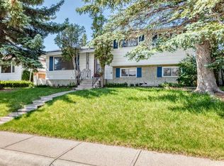 6839 E Huntridge Hl NE, Calgary, AB T2K 4A1