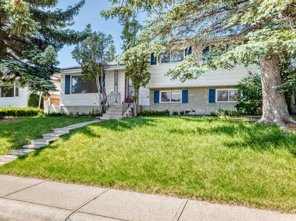 6839 E Huntridge Hl NE, Calgary, AB T2K 4A1