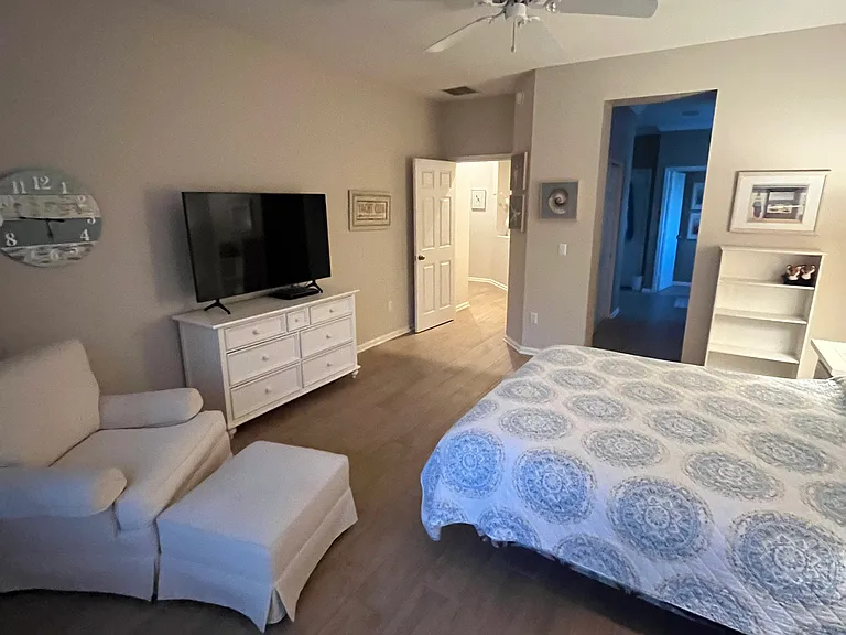 93 Coburn Dr W — Photo 17