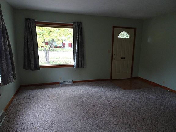 4th image of 706 S Fisher St