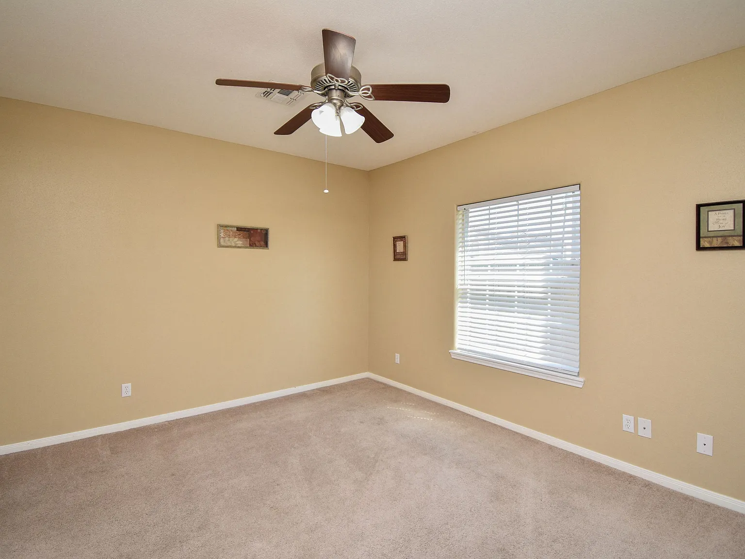 130 Sherwood Fourplex - Apt B — Photo 3