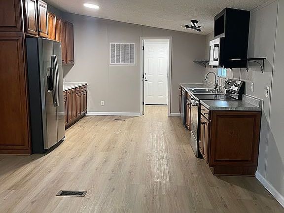 5th image of 3957 Liverworth Rd