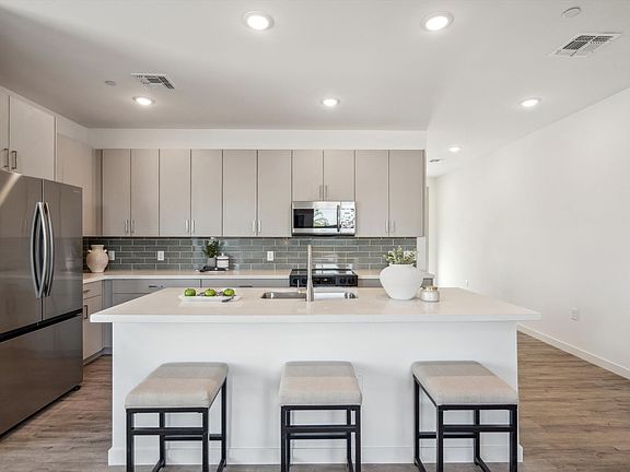 2nd image of 2119 E Voltaire Ave #18