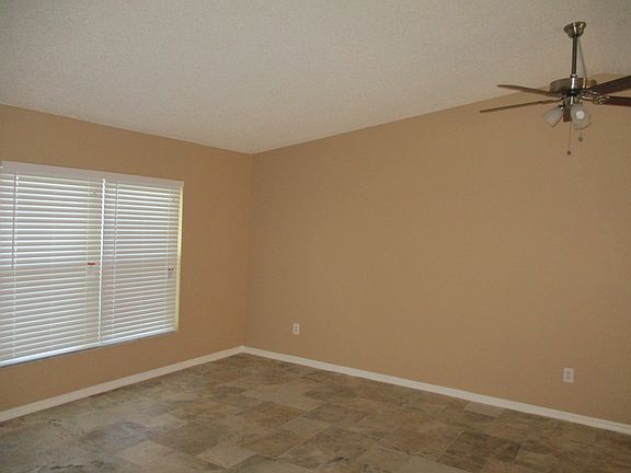 1041527_living rm2_05092016