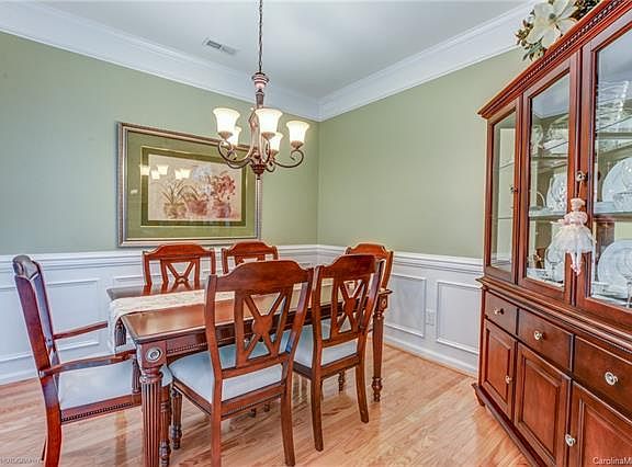 5th image of 3008 Glen Summit Dr