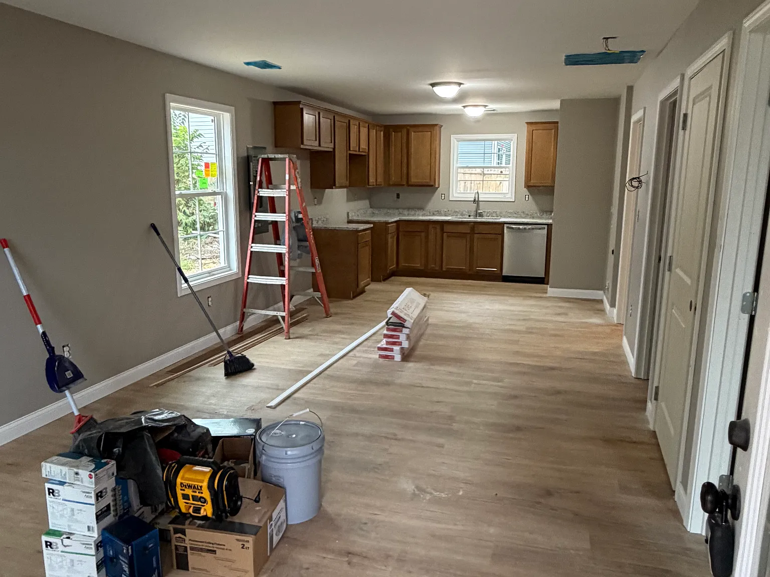 2 bed, 700 sqft, $1,300 — Photo 2