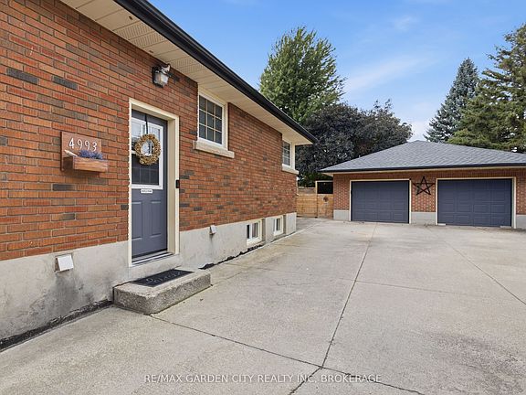 5th image of 4993 Rendall Cres