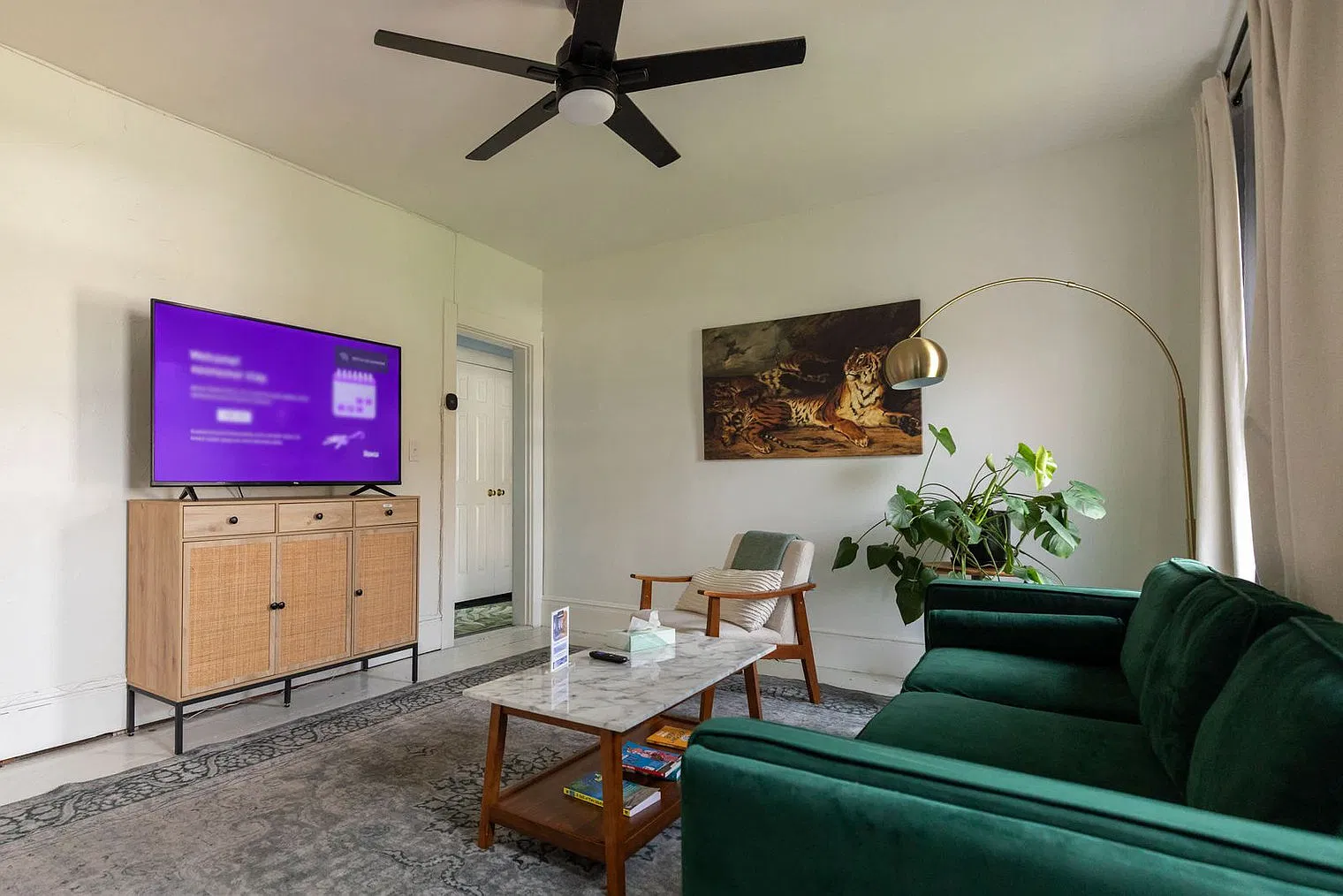 2 bed, 1.0 bath, 893 sqft, $3,255 — Photo 2