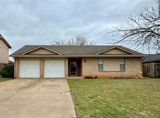 3405 S 25th St, Chickasha, OK 73018