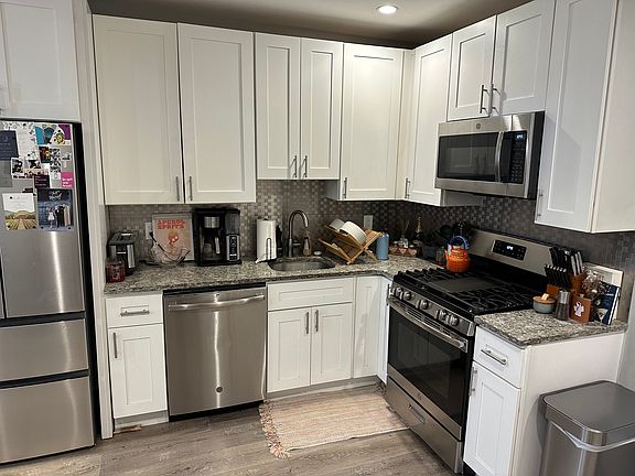 5th image of 720 Lombard St Floor 1