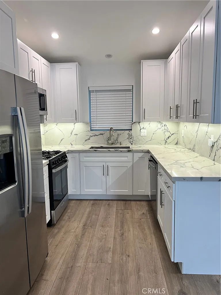 2 bed, 760 sqft, $2,800 — Photo 2