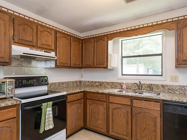 1607 Burnley Dr — Photo 21