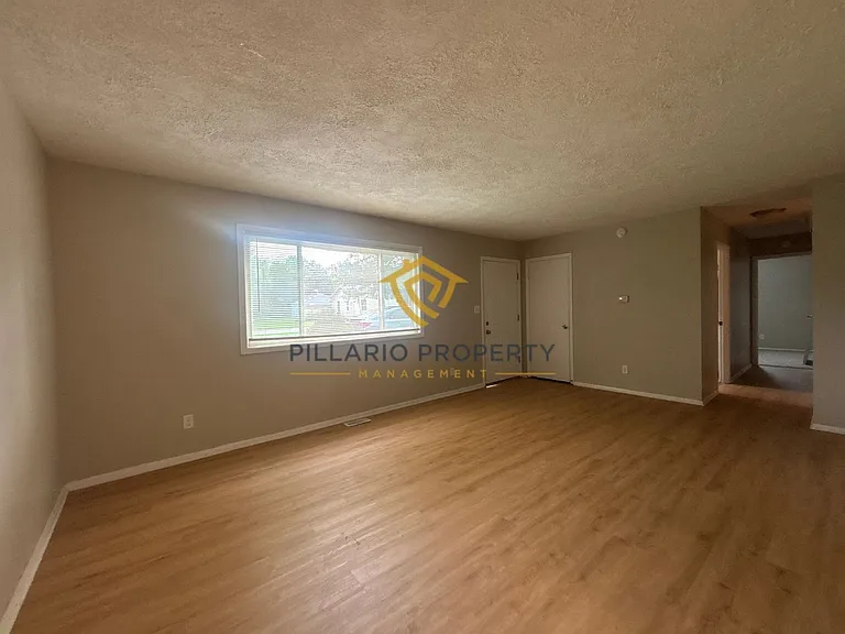 1112 Earhart St — Photo 9