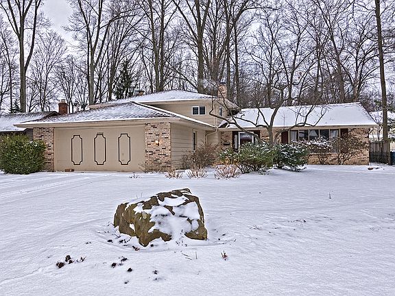 2nd image of 27725 Blossom Blvd