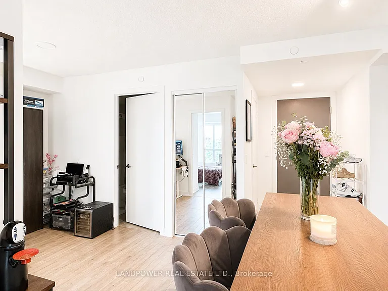 10 Wilby Cres #517 — Photo 7