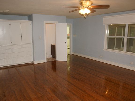 4th image of 304 Olive St