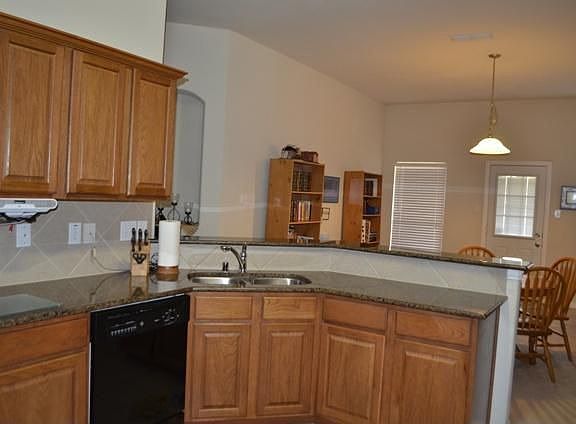 5th image of 209 Glenwood Dr