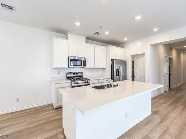 600 N Carriage Hill Dr #2151, Las Vegas, NV 89138