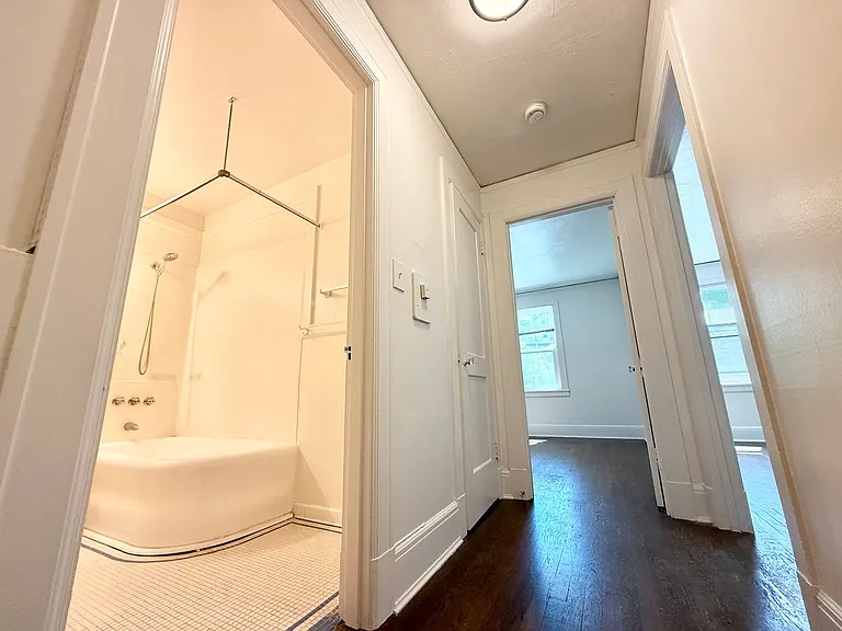 1522 E Olive Way — Photo 26