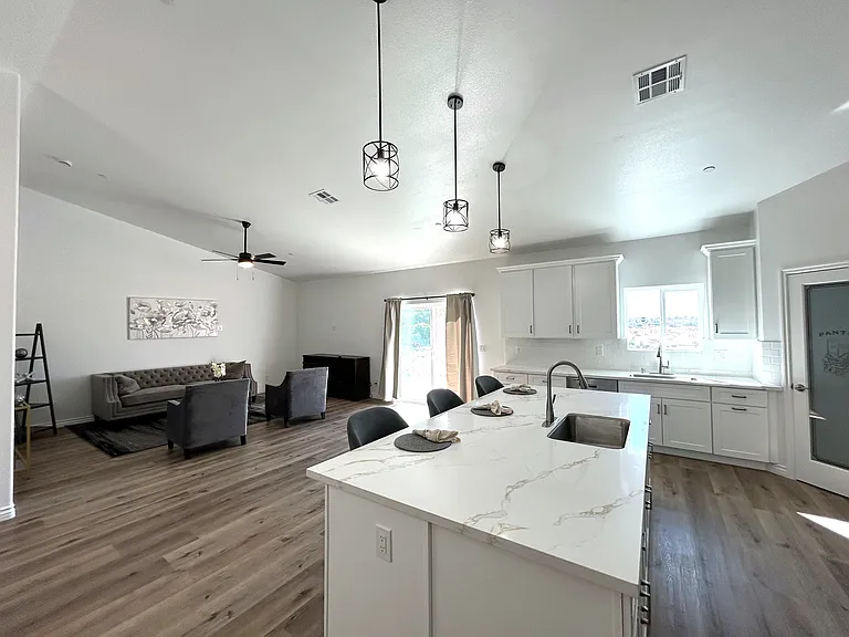 16920 Danbury Ave — Photo 6