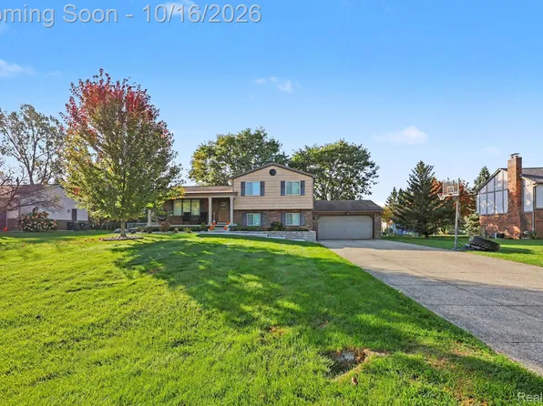 272 Morgan Hill Dr, Lake Orion, MI 48360