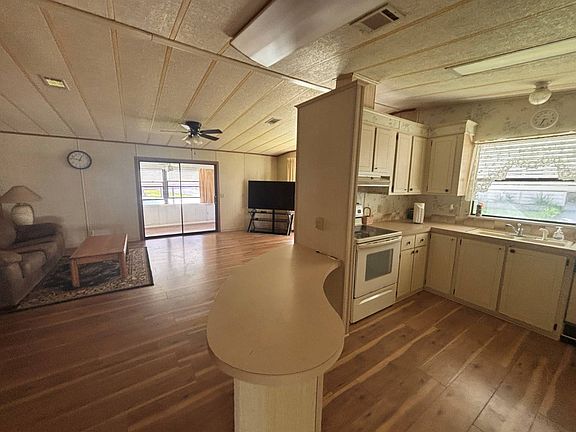 4th image of 160 Magnolia Way #51