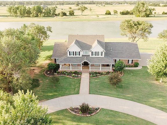 4th image of 722 Lake Trail Dr