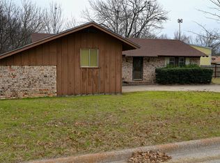 1105 Nugent St, Bowie, TX 76230