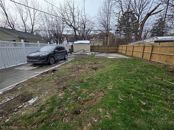 5th image of 1566 E 195th St