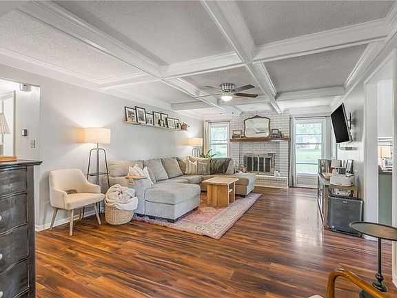 3rd image of 1207 Amesbury Ave